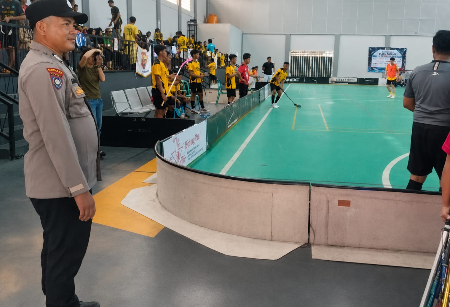 Polsek Kanor Berikan Pengamanan kegiatan Kejurprov Cabor Floorball KU-22 Jatim di GOR Kanor
