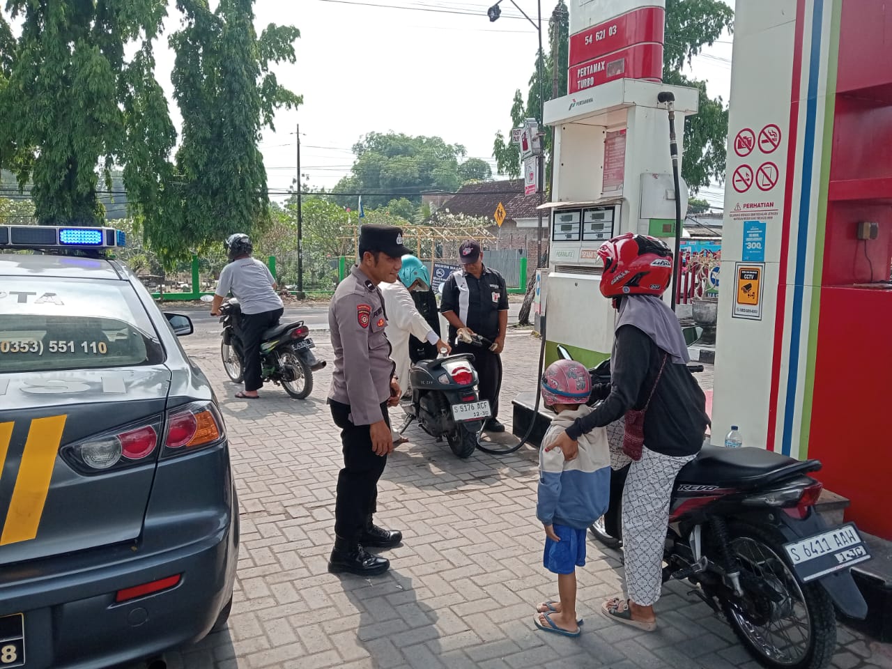 Menjaga Situasi Kamtibmas Kondusif, Polsek Padangan Laksanakan Patroli Sapa Siang