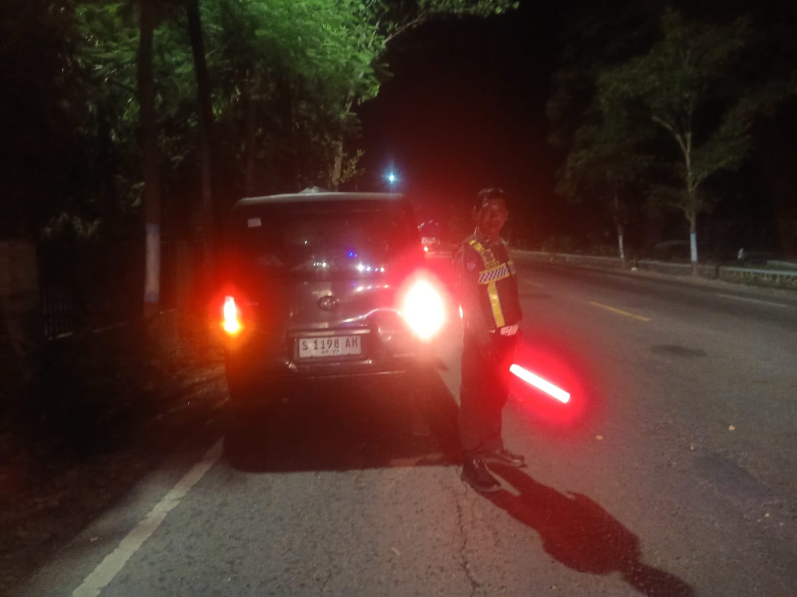 RESPON CEPAT CALL CENTER 110, POLSEK SUMBERREJO SIGAP TANGANI KECELAKAAN LALU LINTAS DI DESA TALUN