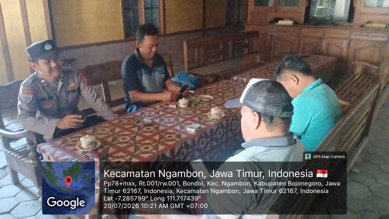 Kanit Binmas Polsek Ngambon sambang dengan warga di desa bondol Kec. Ngambon