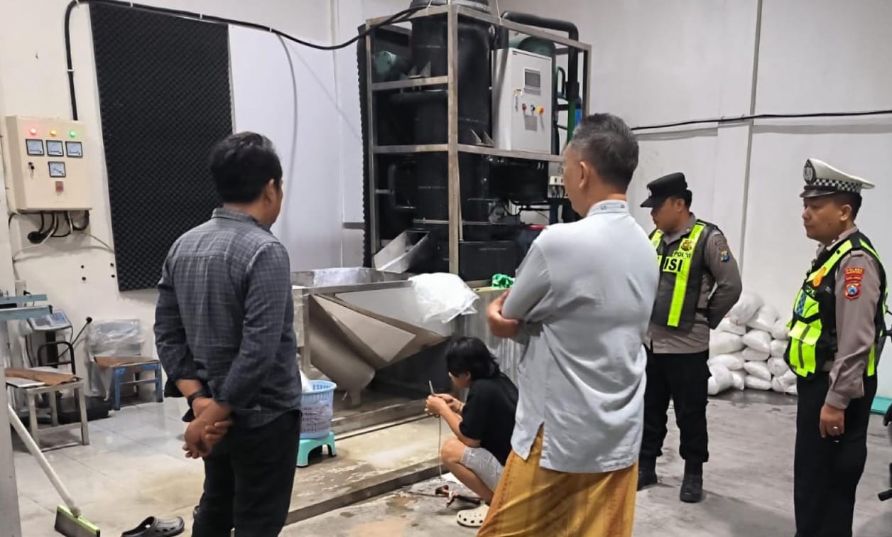 Polsek Bojonegoro Kota Tindak Lanjuti Aduan Masyarakat Terkait Kebisingan Pabrik Es Batu Beroperasi Tengah Malam