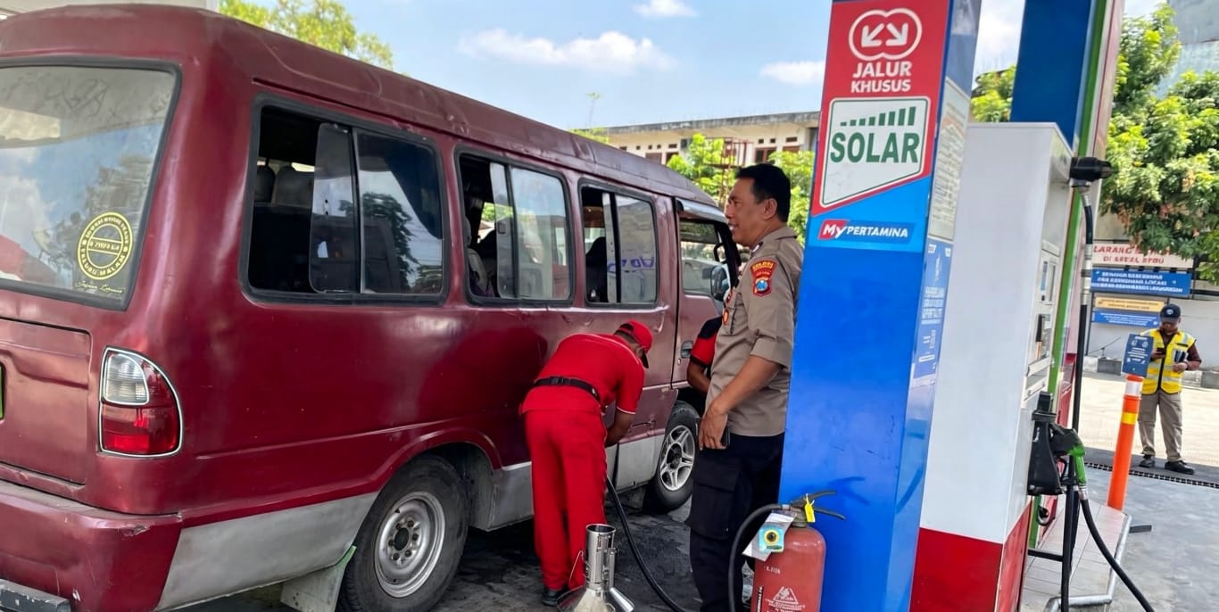 Personil Piket Polsek Baureno Gelar Patroli di SPBU untuk Antisipasi Gangguan Kamtibmas dan Penyalahgunaan BBM