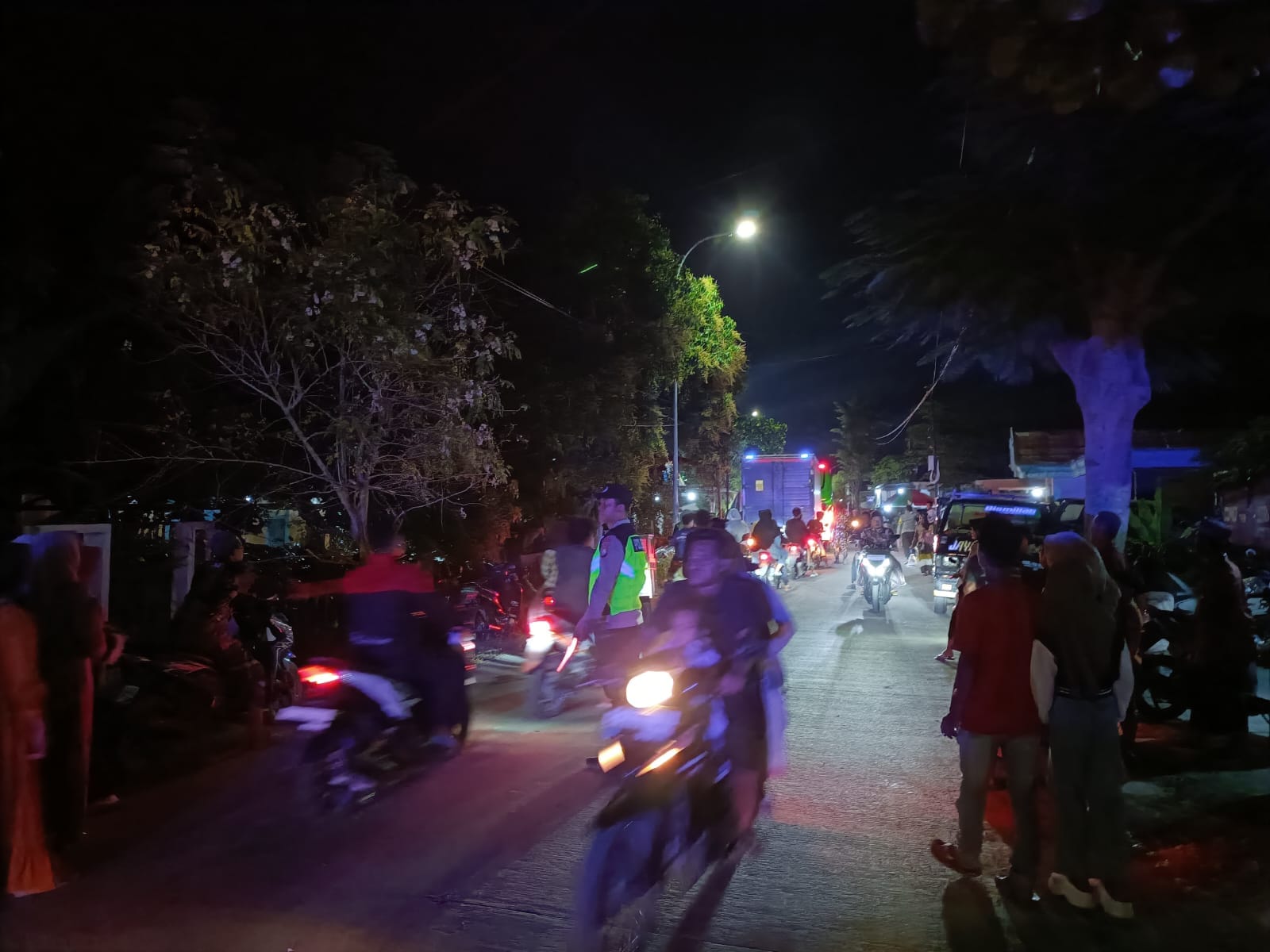 Personil Polsek Ngasem Laksanakan Pengaturan Lalin