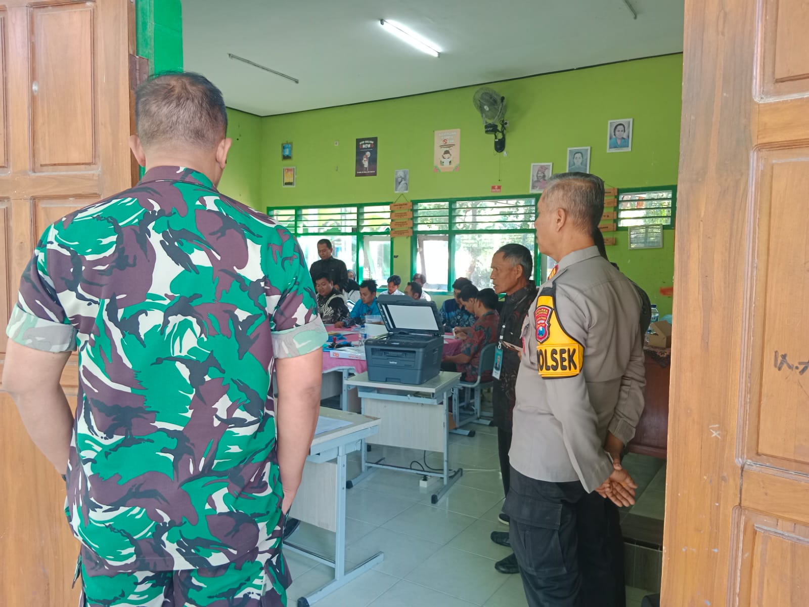 Polsek Kanor Laksanakan Pengamanan Ujian Pengisian Perangkat Desa