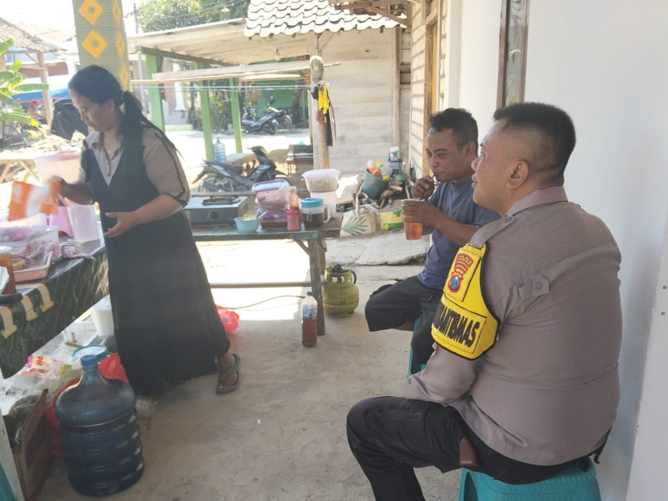 Berikan Himbauan Selama Musim Kemarau Bhabinkamtibmas Polsek Bubulan Sambang Ke Warga Binaan