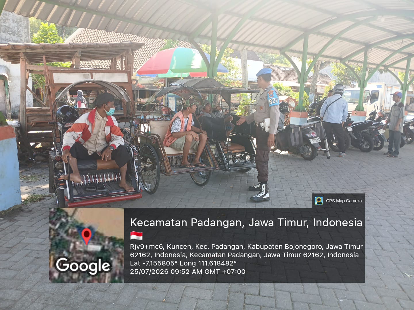 Menjaga Kondusifitas Wilayah, Polsek Padangan Laksanakan Patroli Sapa Siang