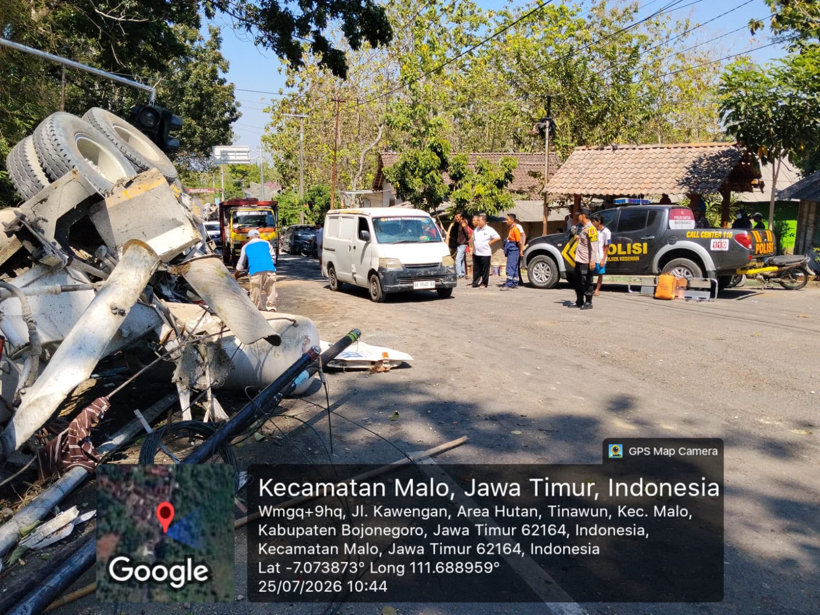 PIKET PENJAGAAN MAPOLSEK KEDEWAN MENDATANGI TKP LAKA LANTAS KORBAN MENINGGAL DUNIA