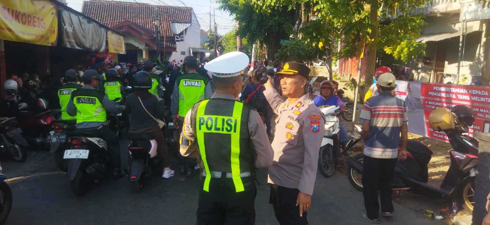 Polsek Bojonegoro Kota Amankan Kirab Tumpeng Haul Eyang Singonoyo, Ribuan Warga Semarakkan Tradisi Budaya