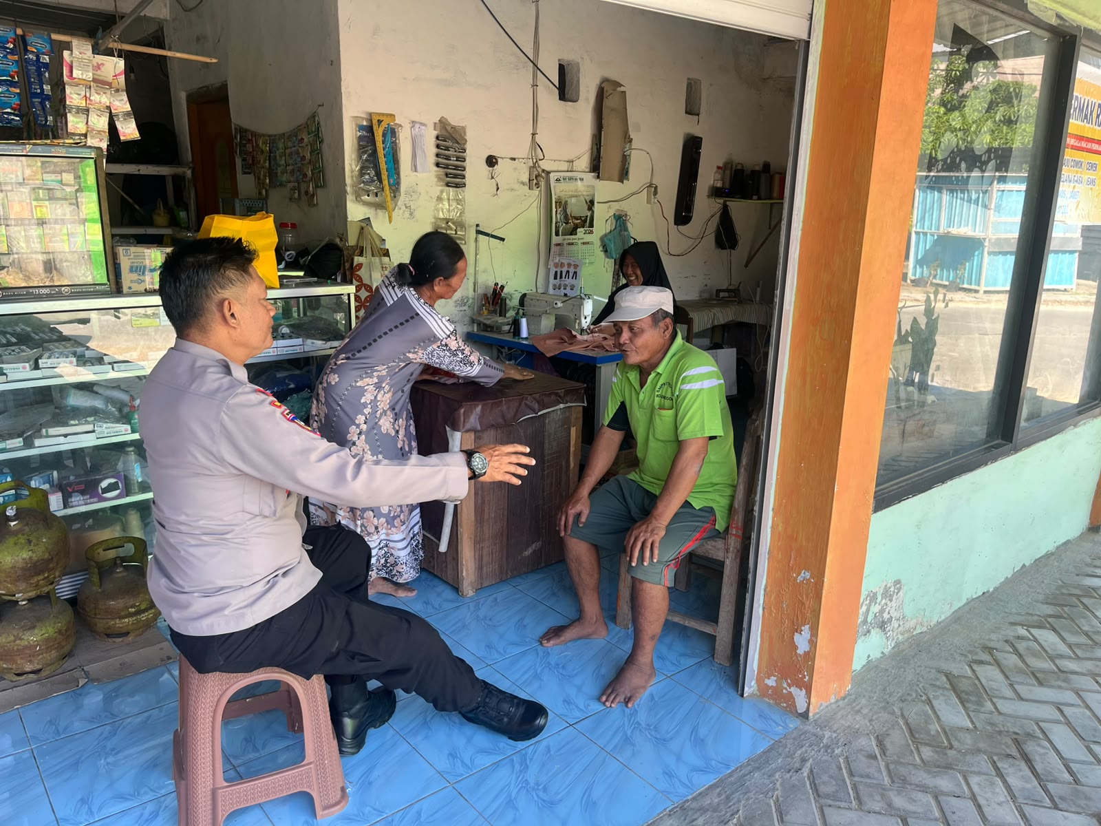 Patroli Sapa Siang Polsek Trucuk, Dialogis Dengan Warga Antisipasi Gangguan Kamtibmas