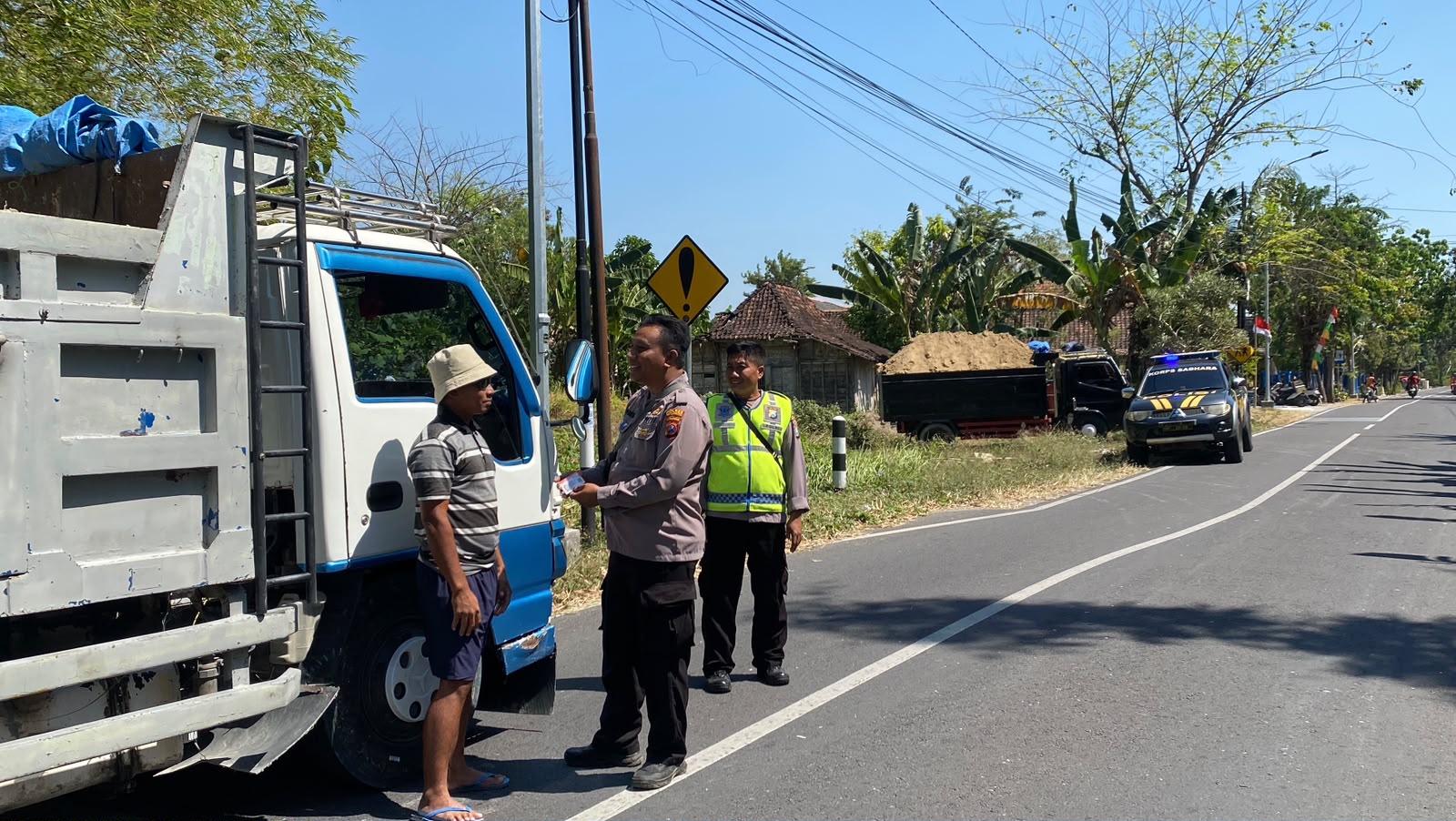 Piket jaga polsek Sukosewu laksanakan sapa siang