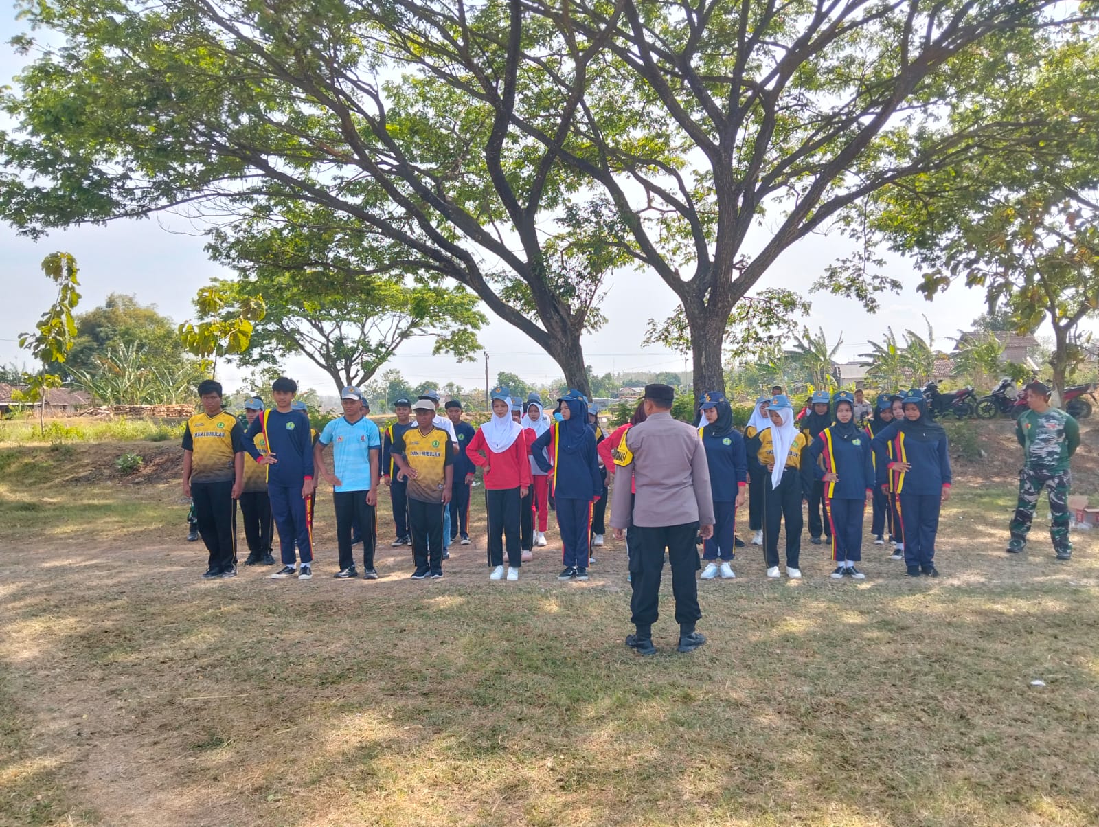 Anggota Polsek Bubulan Berikan Materi Dalam Rangka Pelatihan Paskibra Tahun 2026