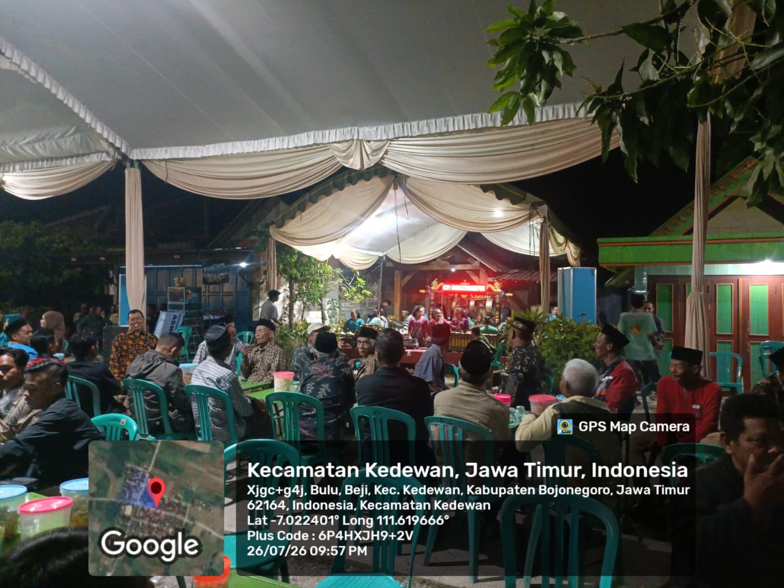 WAYANG KULIT SEMALAM SUNTUK MERIAHKAN HAJATAN WARGA, POLSEK KEDEWAN PASTIKAN ACARA BERJALAN AMAN DAN KONDUSIF