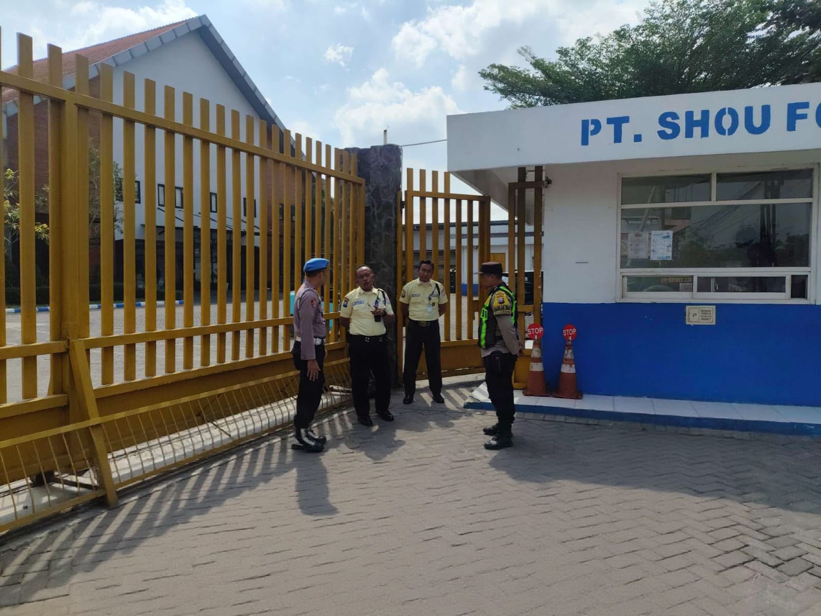 PATROLI SAPA SIANG POLSEK SUMBERREJO CEGAH KRIMINALITAS DAN JAGA KAMTIBMAS