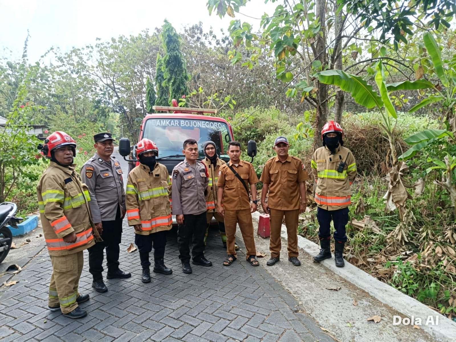 Respon Cepat Polsek Baureno dan Damkarmat Atasi Kebakaran Lahan Kosong