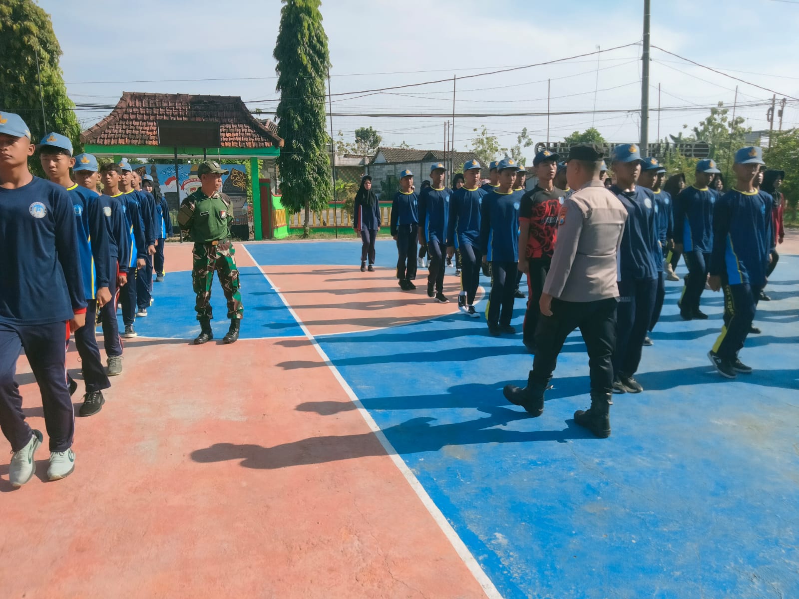 Polsek Ngraho dan Koramil Latih Anggota Paskibra SMAN 1 NGRAHO