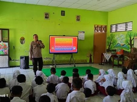 BHABINKAMTIBMAS DESA SUKOREJO BERIKAN PENYULUHAN NARKOBA, KENAKALAN REMAJA, DAN BULLYING DI SDN 3 SUKOREJO