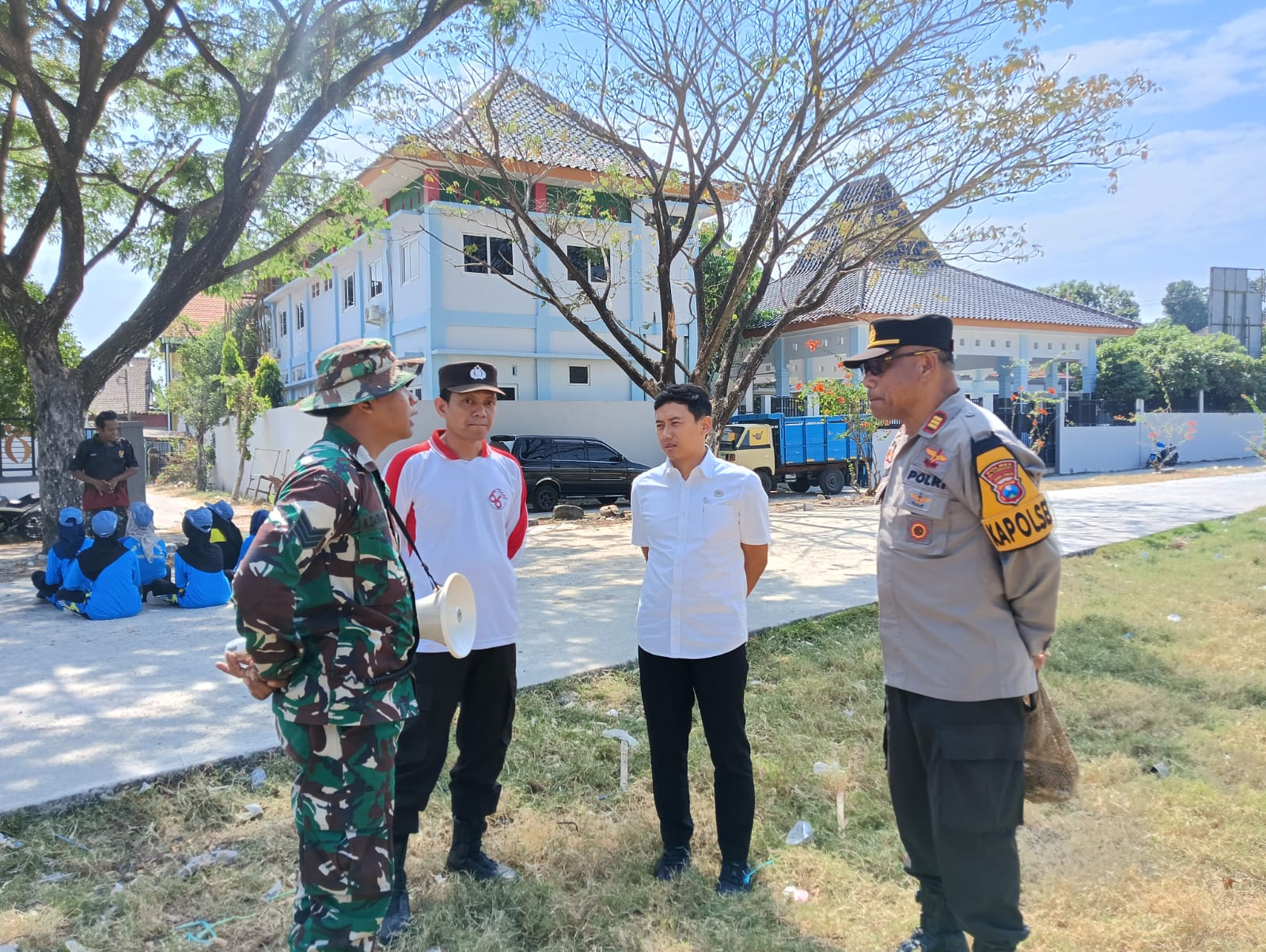 Persiapan Jelang Perayaan HUT Ke-81 RI, Polsek Gondang Bersinergi Dengan Posramil Gondang dan Satpol PP Kecamatan Gondang Latih Anggota Paskibra Kecamatan Gondang