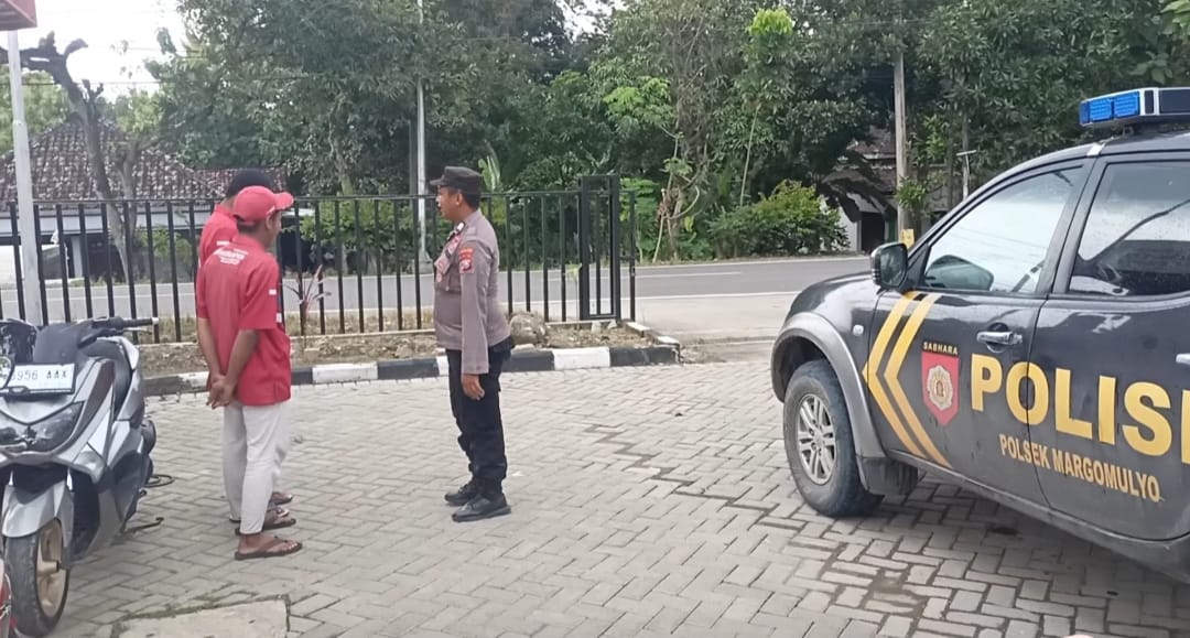 Polsek Margomulyo Giat Patroli Dialogis dan Memberikan Himbauan Kamtibmas