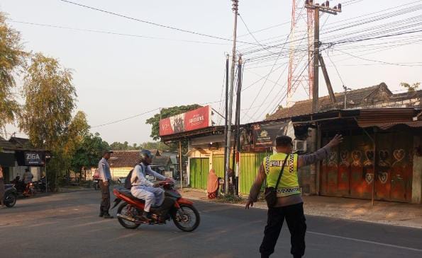 Personil polsek Sukosewu laksanakan sapa pagi