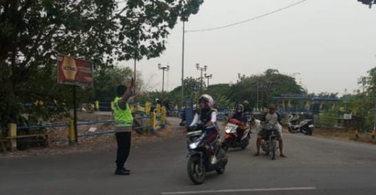 Personil polsek Sukosewu laksanakan sapa pagi*