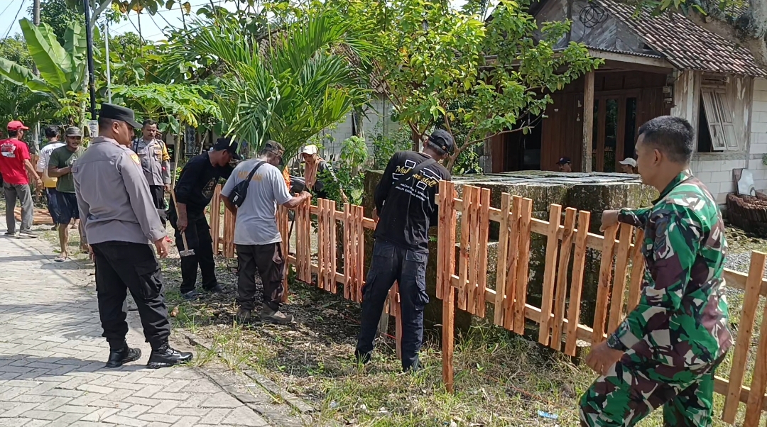 Wujudkan Sinergitas, Tiga Pilar Desa Leran Lakukan Korve Bersama