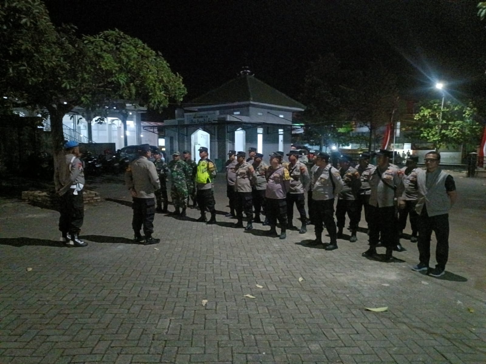 Jamin Keamanan dan Ketertiban, Kapolsek Dander Pimpin Apel Pengamanan Giat Hiburan Electone dan Seni Jaranan