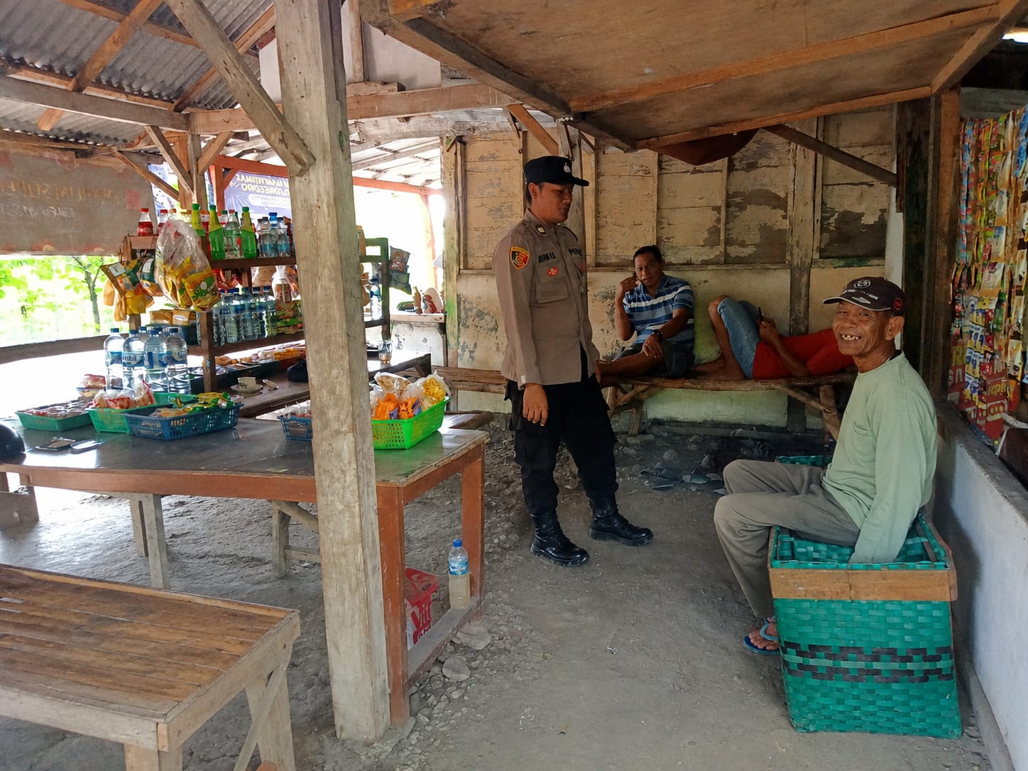 Anggota Polsek Gondang Giat Sambang dan Dialogis dengan Warga Masyarakat