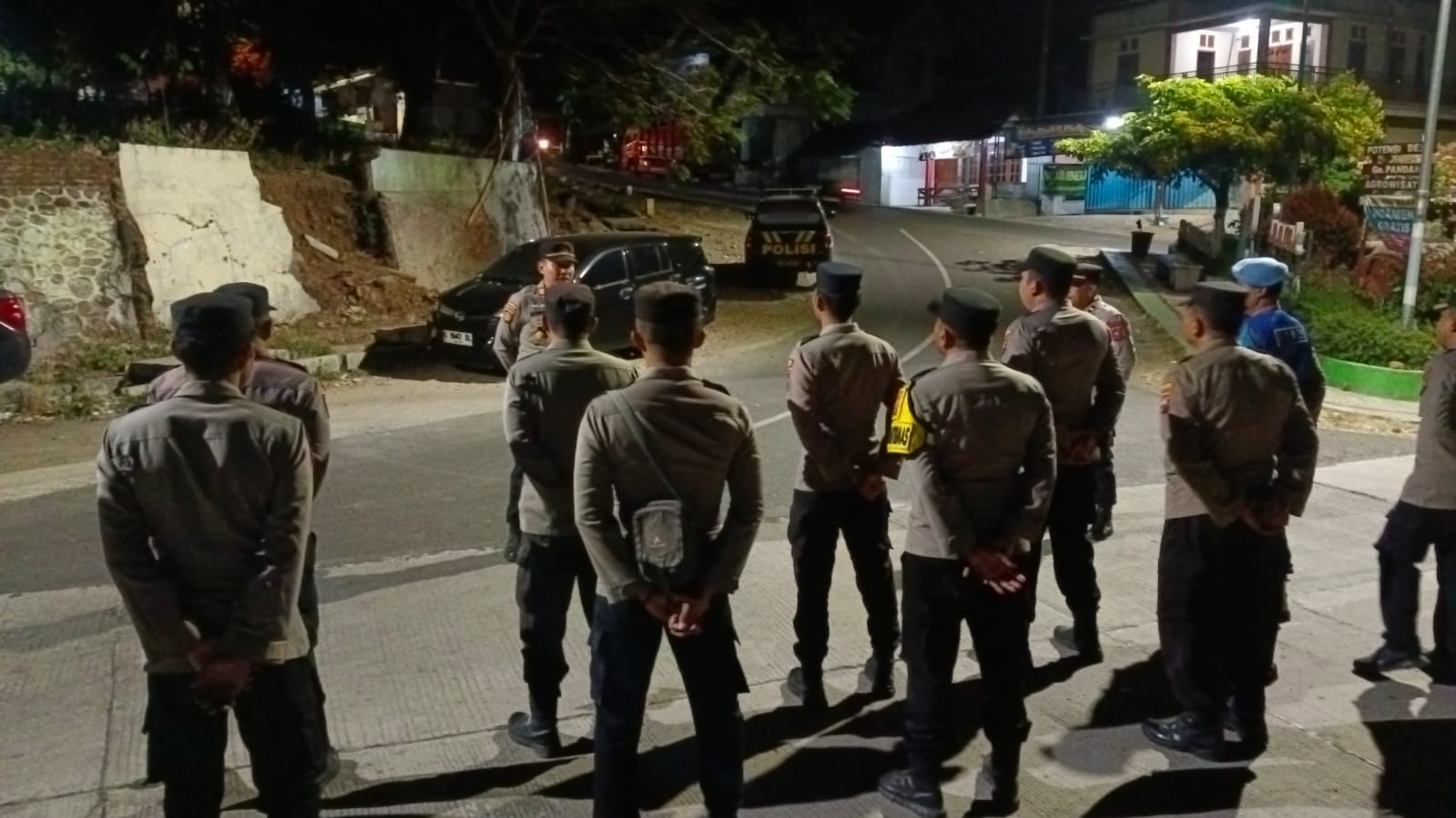Polsek Sekar Lakukan Penyekatan Di Perbatasan Bojonegoro - Madiun