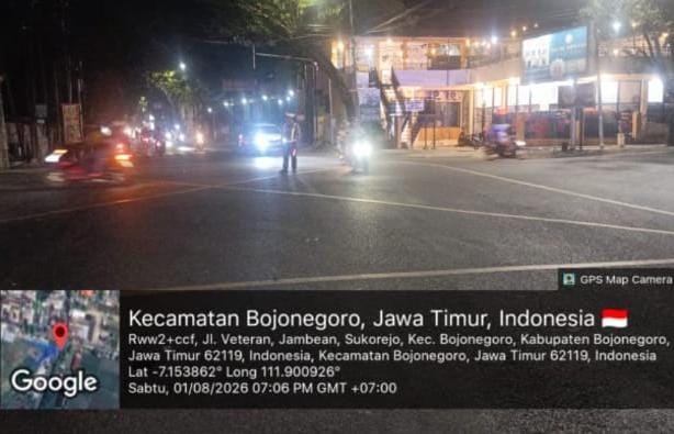 Respon Cepat Laporan Call Center 110, Polsek Bojonegoro Kota Amankan Arus Lalu Lintas di Simpang Empat Jalan Veteran