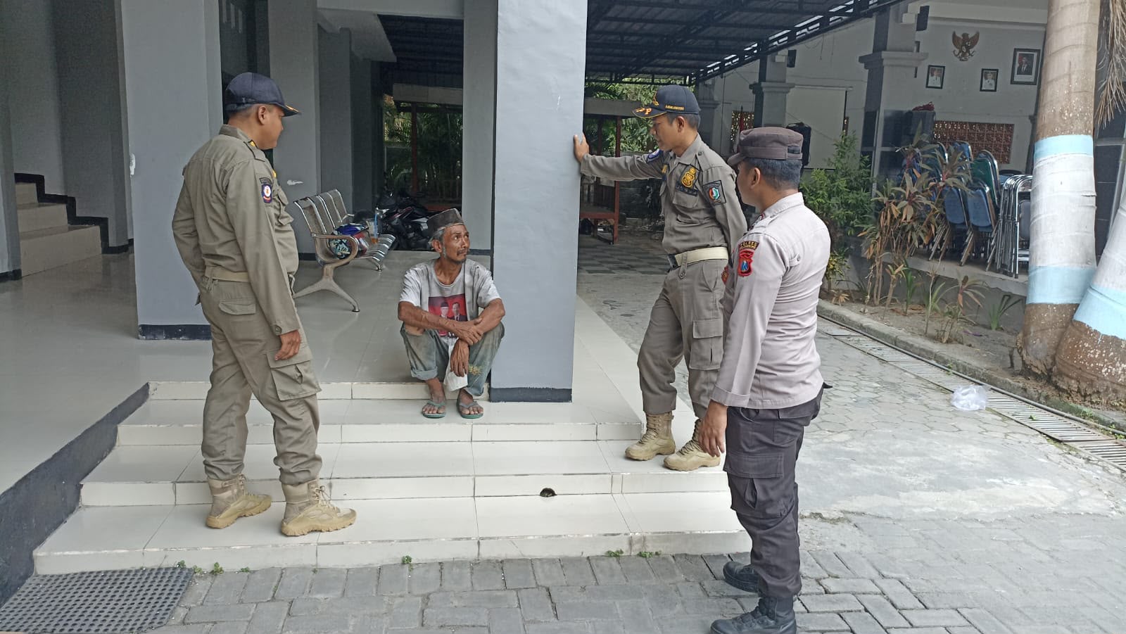 RESPON CEPAT CALL CENTER 110 POLSEK SUMBERREJO AMANKAN ODGJ MENGAMUK