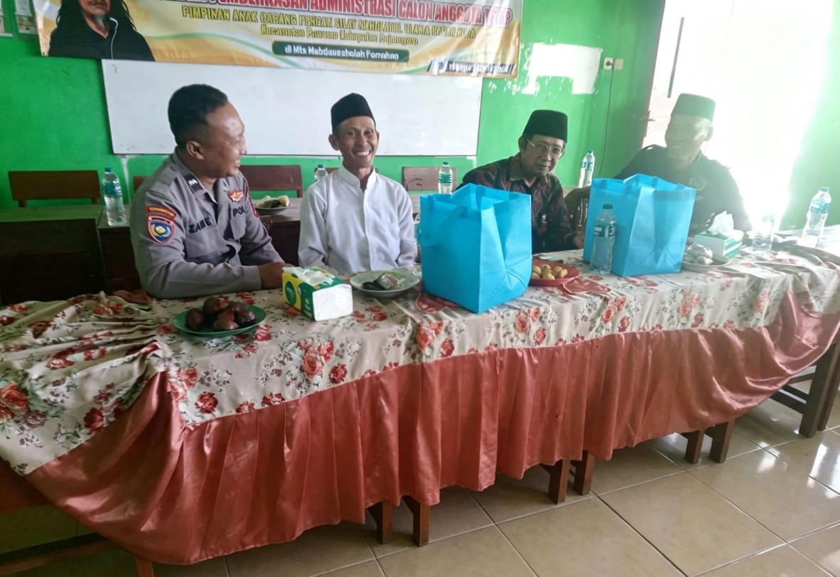 Bhabinkamtibmas Polsek Baureno Jalin Silaturahmi dan Dialog Kamtibmas Dengan Tokoh Masyarakat