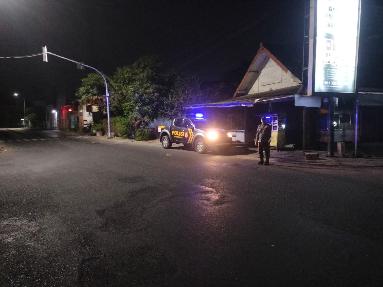 Anggota Polsek Dander Gelar Patroli "Sapa Malam" di Desa Ngumpakdalem