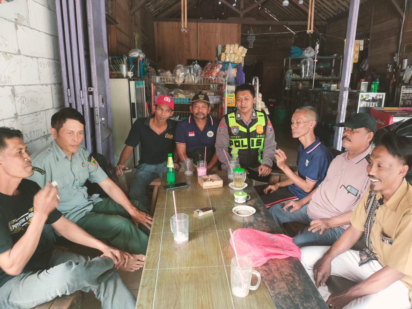 Bhabinkamtibmas Polsek Margomulyo Giat Sambang dan Dialogis Dengan Warga Masyarakat