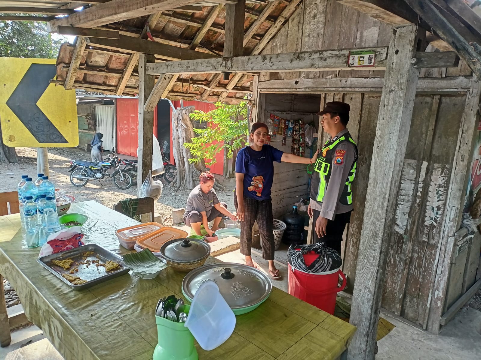 Polsek Margomulyo Giat Patroli Dialogis dan Memberikan Himbauan Kamtibmas