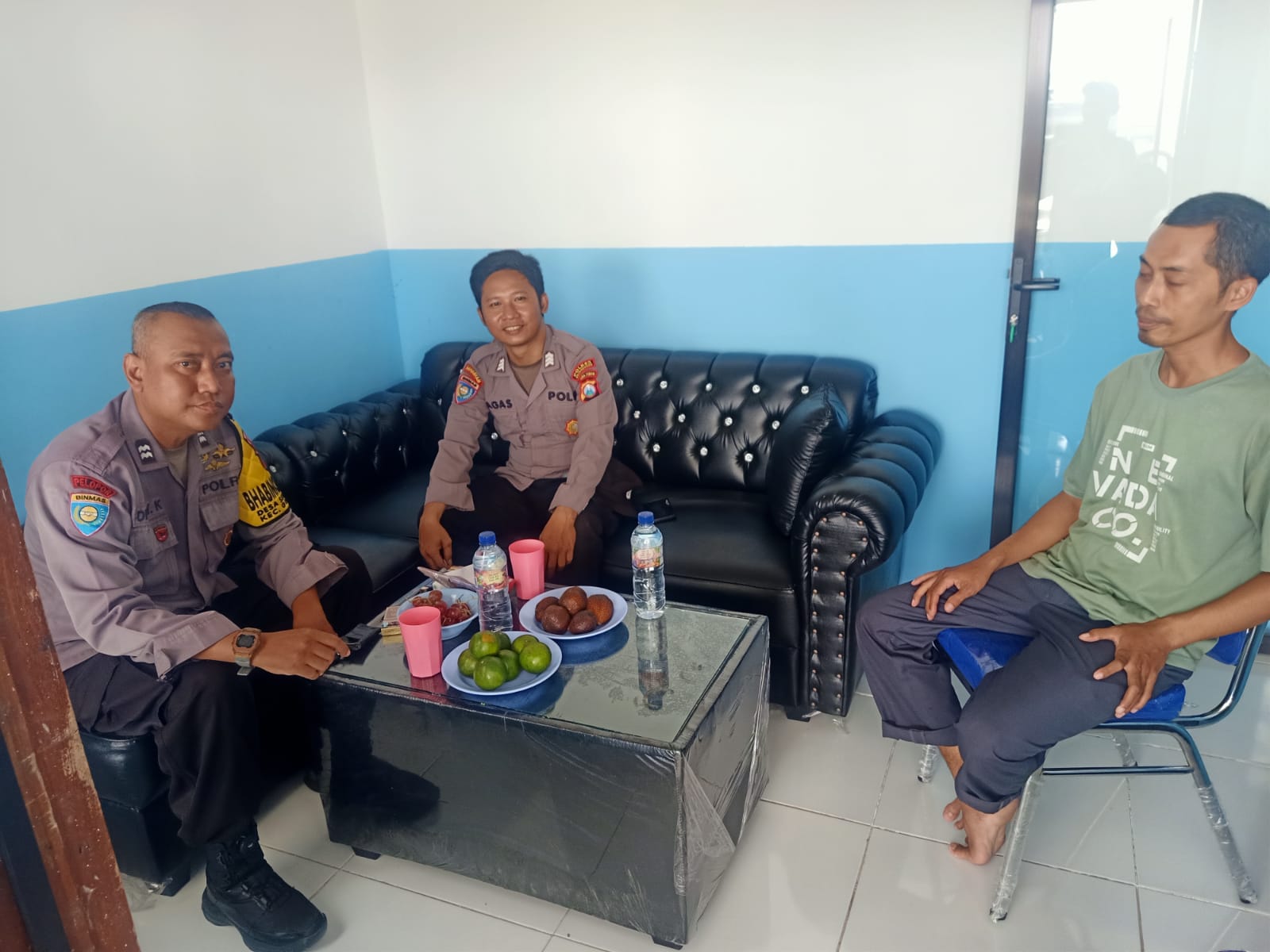Anggota Polsek Gondang Giat patroli Dialogis dengan warga Desa
