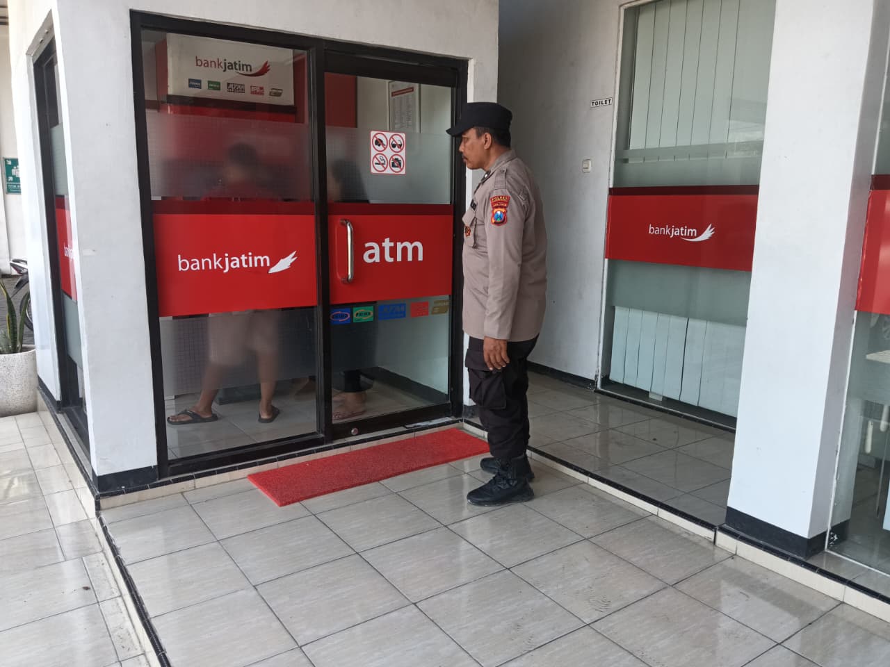Jaga Keamanan Uang Negara, Anggota Polsek Dander Laksanakan Patroli Obvit Perbankan Bank Jatim Dander