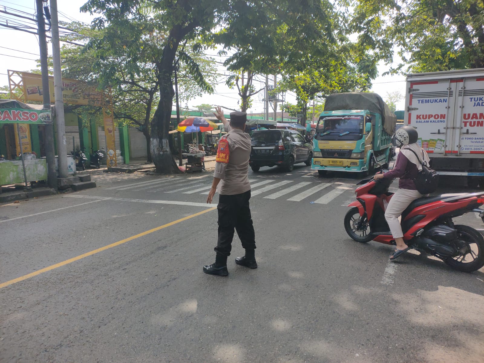 Polsek Baureno Semangat Melayani di Tengah Padatnya Arus Lalu Lintas