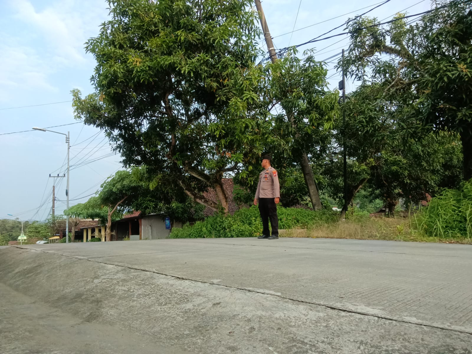 Ciptakan Kelancaran Lalu Lintas Pagi, Polsek Sekar Laksanakan Sapa Pagi