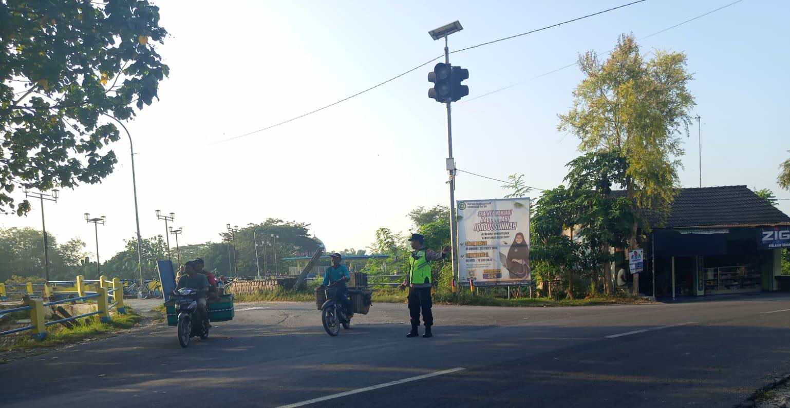 Piket jaga polsek Sukosewu laksanakan sapa pagi