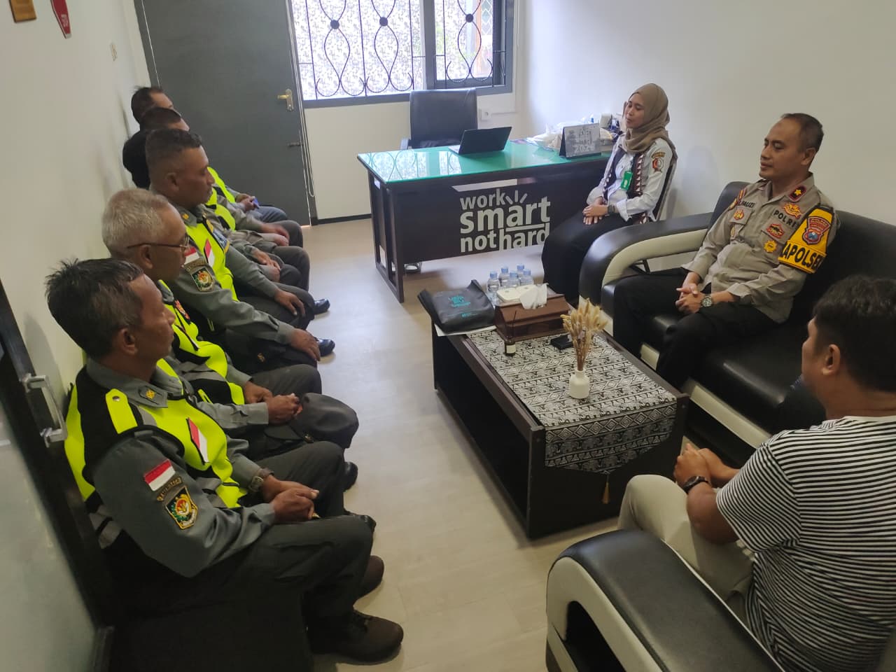 Kapolsek Bojonegoro Kota Berikan Pengarahan Kamtibmas kepada Linmas Jelang Sedekah Bumi