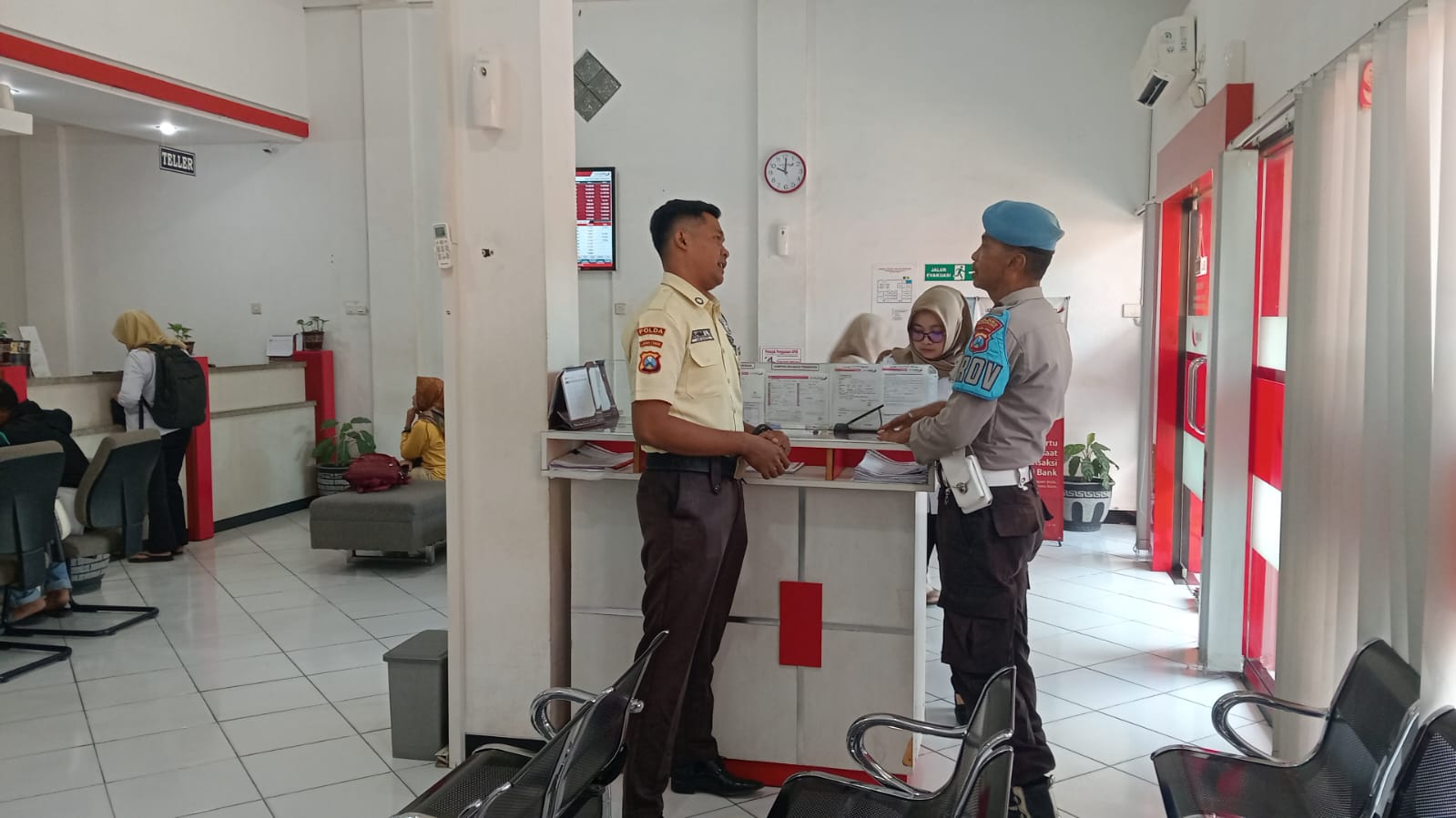 Menjaga Situasi Kamtibmas Kondusif, Polsek Padangan Laksanakan Patroli Sapa Siang