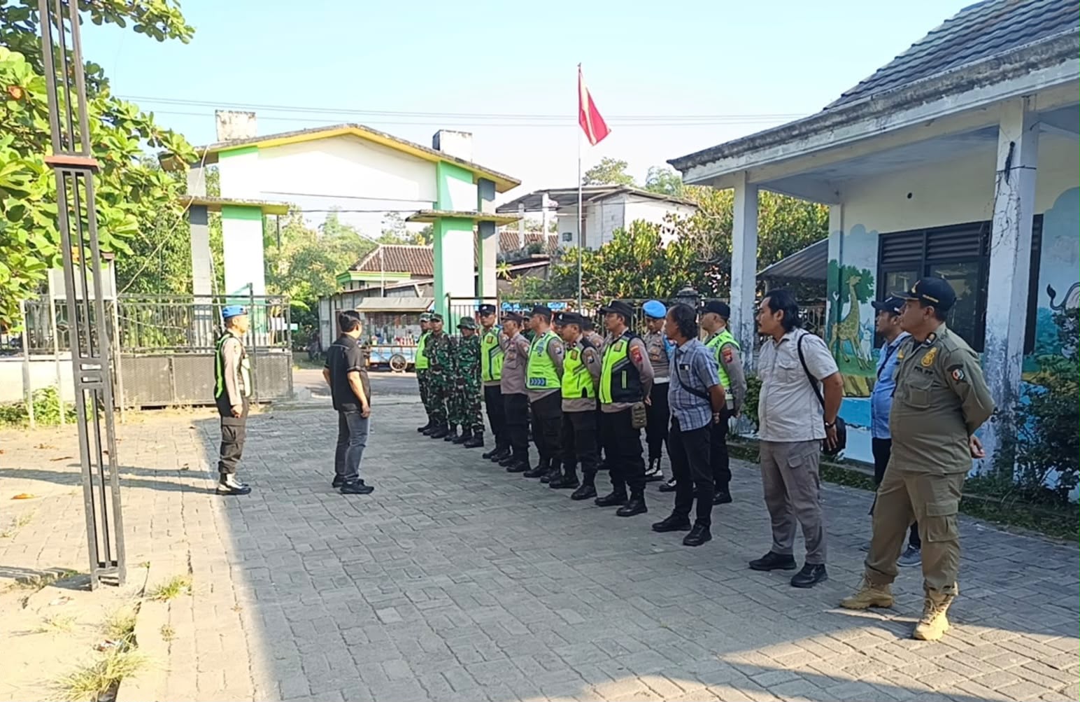Personil Gabungan Amankan Pemilihan Kepala Desa Antar Waktu Desa Wotan