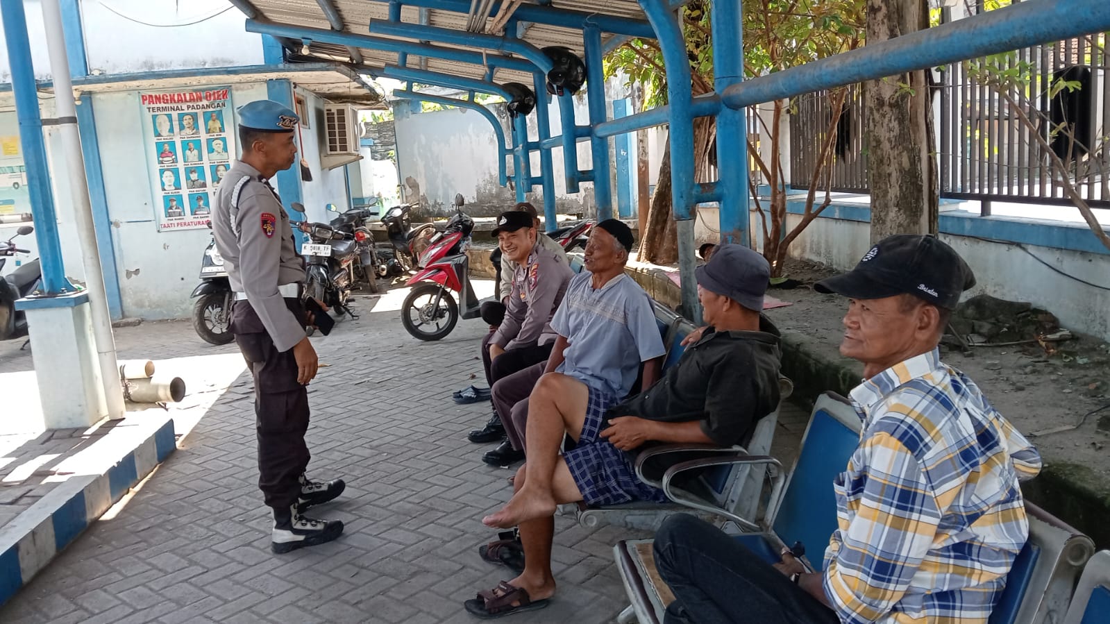 Menjaga Kondusifitas Wilayah, Polsek Padangan Laksanakan Patroli Kamtibmas di Terminal Padangan