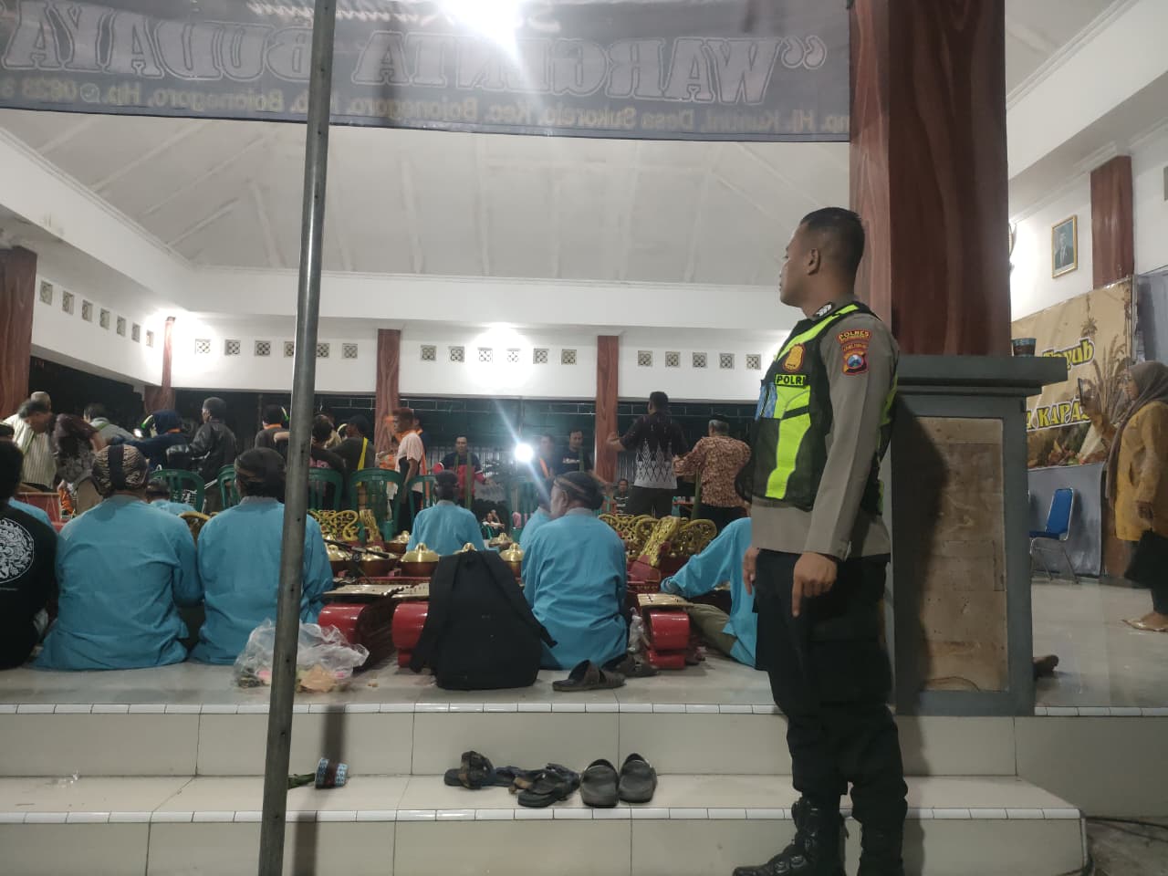 Polsek Kapas Gelar Pengamanan Langen Tayub dalam Rangka Sedekah Bumi di Balai Desa Kapas