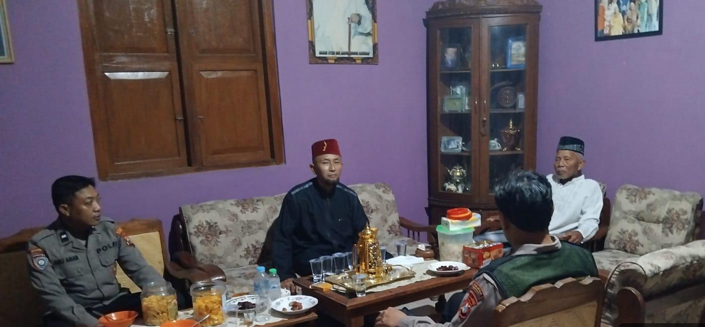 Anggota Polsek Sukosewu Sambang Dialogis ,Sampaikan Imbauan Kamtibmas