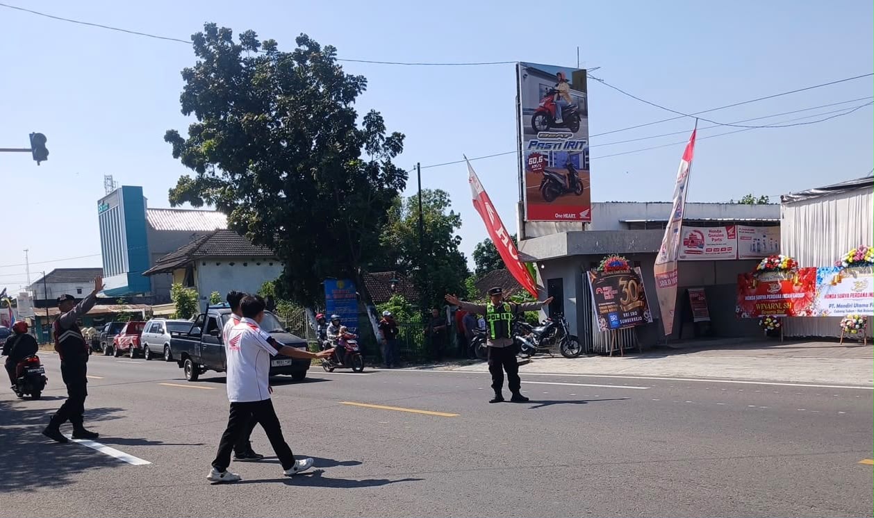 Berikan Rasa Aman Polsek Sumberrejo Hadir Dalam Kegiatan Pengamanan Family Gathering Dealer Honda Surya Perdana Sumberrejo
