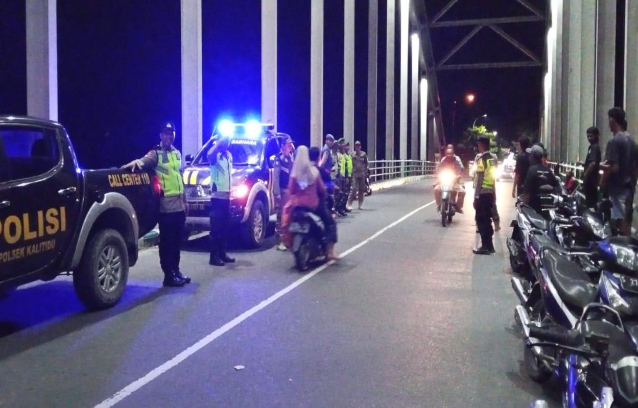 Patroli Bersinggungan Sebagai Upaya Polsek Kalitidu Cegah Gangguan Kamtibmas di Perbatasan Antar Kecamatan