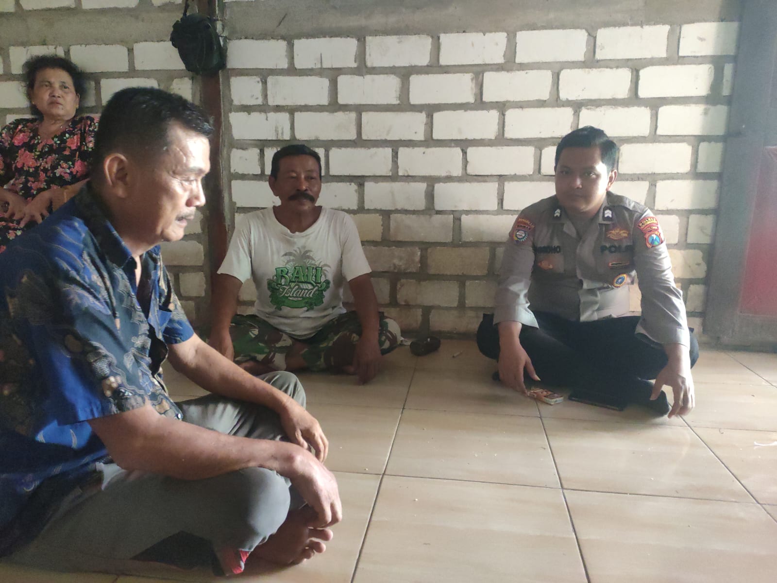 Polsek Baureno Intensifkan Cangkrukan Bersama Warga, Beri Pesan Kamtibmas Untuk Saling Menjaga Situasi Kamtibmas