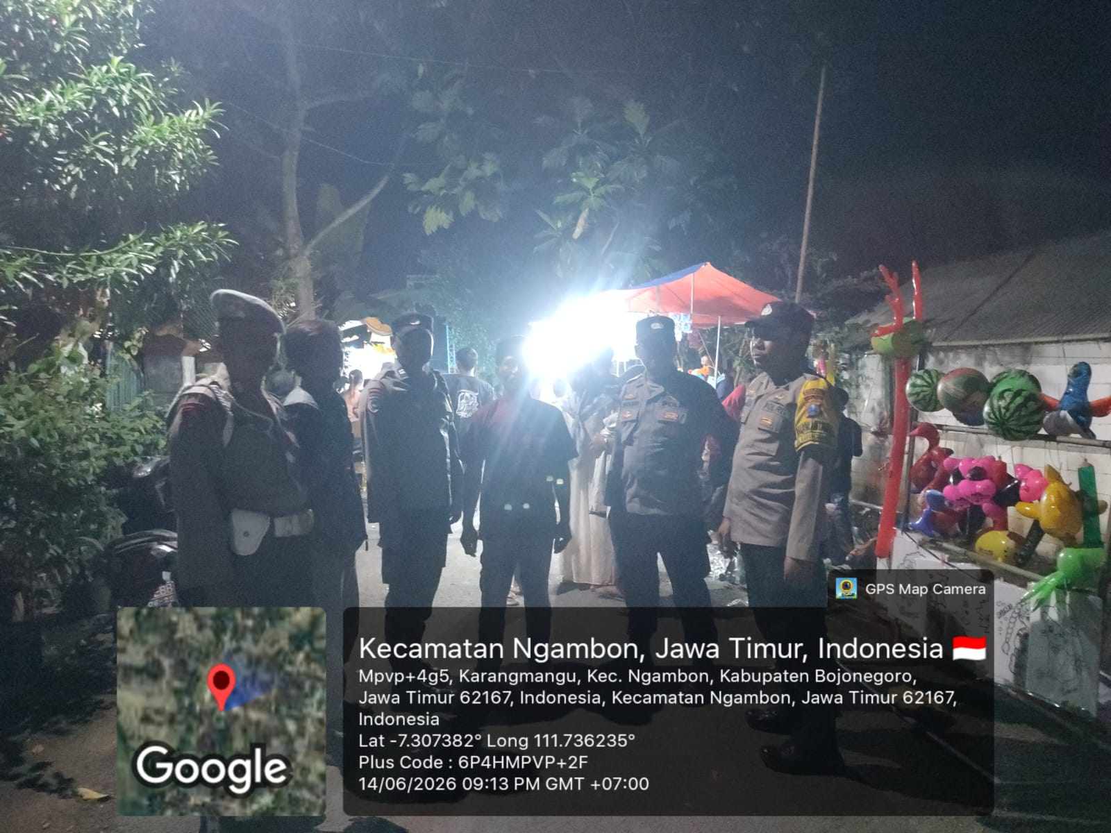 Polsek Ngambon Laksanakan Pengamanan Hiburan kesenian oklik di desa karangmangu dalam rangka hajat khitan.