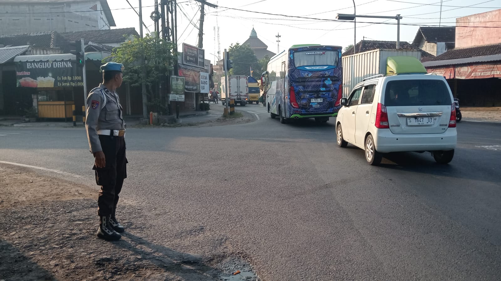 Polsek Padangan Laksanakan Gatur Lalin, Berikan Pelayanan Terbaik Kepada Masyarakat